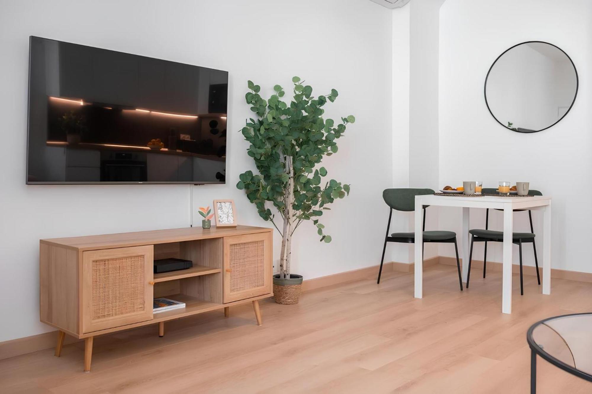 Cozy Appartement Plein Centre, Proche Gare/Plage Ментона Экстерьер фото